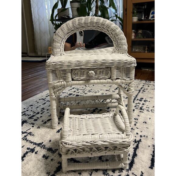 Vintage Victorian Woven White Wicker Rattan Child’s Mini Vanity W/mirror & Chair - Picture 1 of 13